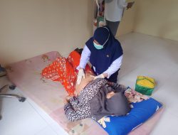 Pengabdian Tanpa Batas: Kisah Bidan Nanang Tangani Kelompok Rentan di Longalo