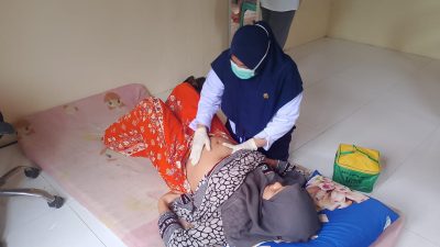 Pengabdian Tanpa Batas: Kisah Bidan Nanang Tangani Kelompok Rentan di Longalo