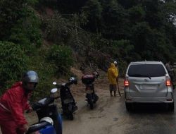 Tanah Longsor Tutup Akses Utama Bulango Utara, Kenderaan Terjebak