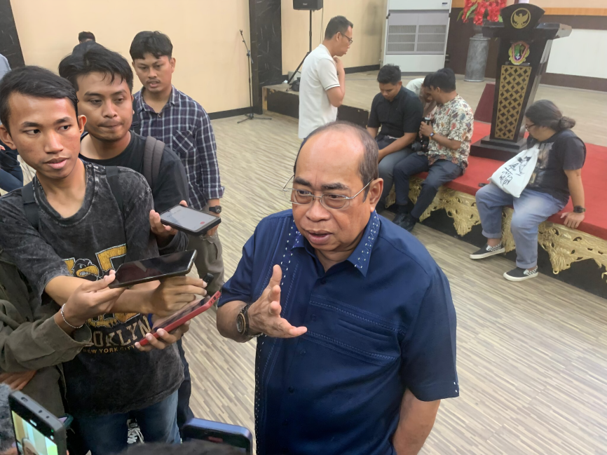 Wali Kota Gorontalo mendesak penyelesaian profesional atas konflik Satpol-PP dan Polisi yang viral di media sosial.