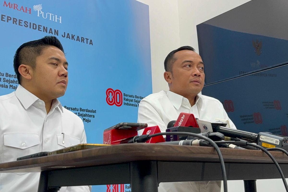 Mensesneg Prasetyo Hadi buka suara perihal OTT KPK terhadap Wamenaker Immanuel Ebenezer di Istana, Jakarta, Kamis (21/8/2025).