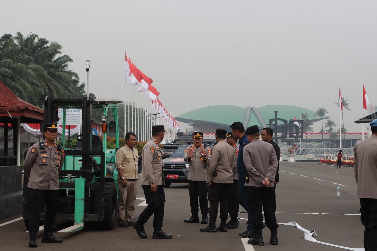 1.250 Personel Gabungan Amankan Aksi di Gedung DPR/MPR (foto Humas Polres Jakpus). (Gebrak Gorontalo)