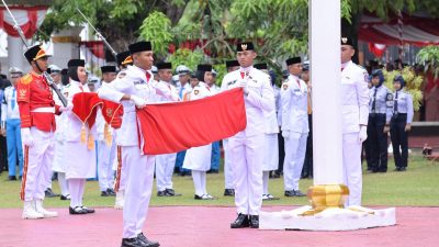 upacara penurunan bendera di Halaman Rujab Gubernur, Minggu (17/8/2025). (Foto : HUMAS DISKOMINFOTIK)