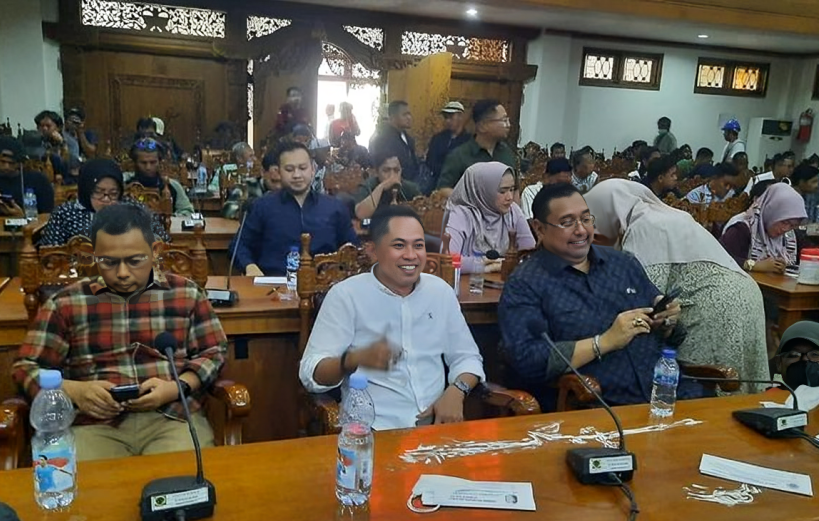 Suasana rapat paripurna DPRD Pati menyepakati pansus pemakzulan Bupati Sudewo, Rabu (13/8/2025). Detik Jateng