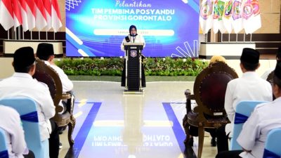 Enam SPM Posyandu Gorontalo Ketua TP Posyandu Provinsi Gorontalo Nani Ismail Mokodongan memberikan sambutan pada pelantikan di aula rumah jabatan gubernur, Rabu (13/8/2025). (Foto : Humas Kominfo)