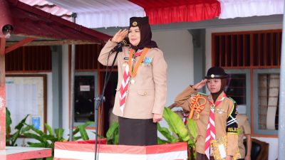Wakil Gubernur Gorontalo Idah Syahidah Rusli Habibie saat menjadi Pembina Upacara Hari Pramuka, Dewan Ambalan Syuaib Hemu – Nyi Ajeng Serang Gudep 08/001/002 Pangkalan SMA Negeri 1 Tibawa. (Foto – Humas Diskominfotik).