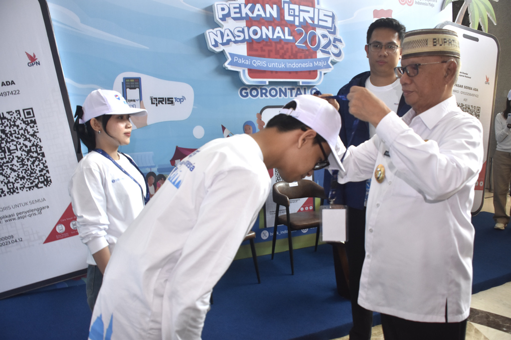 Bupati Ismet Mile didampingi Sekda Iwan Mustapa dan Plh Kepala Perwakilan Bank Indonesia Provinsi Gorontalo, M. Andi Destrian menghadiri dan membuka kegiatan QRIS Jelajah Budaya Indonesia 2025 yang digelar oleh Perwakilan Bank Indonesia Provinsi Gorontalo, di Kanor Perwakilan Bank Indonesia Provinsi Gorontalo, Selasa (12/8/2025). (Humas-Bone Bolango)