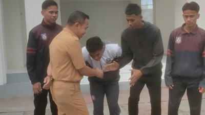 Kepala Dinas Pemuda dan Olahraga (Dispora), Danial Ibrahim, secara resmi melepas atlet binaan Sentra Pembinaan Olahraga Berbakat Daerah (SPOBDA) untuk berlaga di Kejurnas Atletik. Selasa (26/8/25)