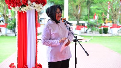 Ketua TP-PKK Provinsi Gorontalo Nani Ismail saat memberikan sambutan pada kegiatan Jambore PKK tingkat Provinsi Gorontalo yang berlangsung meriah di Rumah Jabatan Gubernur, Rabu (27/8/2025). (Foto : Humas KOminfo)