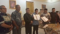 Pemprov Gorontalo dan Pemkab Gorontalo menandatangani PKS Yosonegoro untuk mengoptimalkan aset daerah dan mendukung sport tourism di Gorontalo. Jumat (9/19/25)