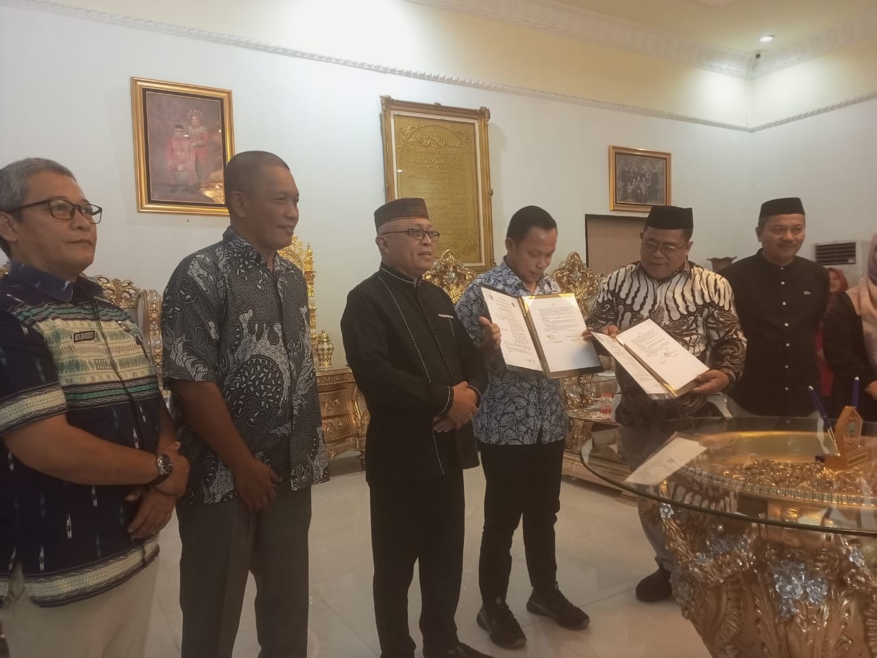 Pemprov Gorontalo dan Pemkab Gorontalo menandatangani PKS Yosonegoro untuk mengoptimalkan aset daerah dan mendukung sport tourism di Gorontalo. Jumat (9/19/25)