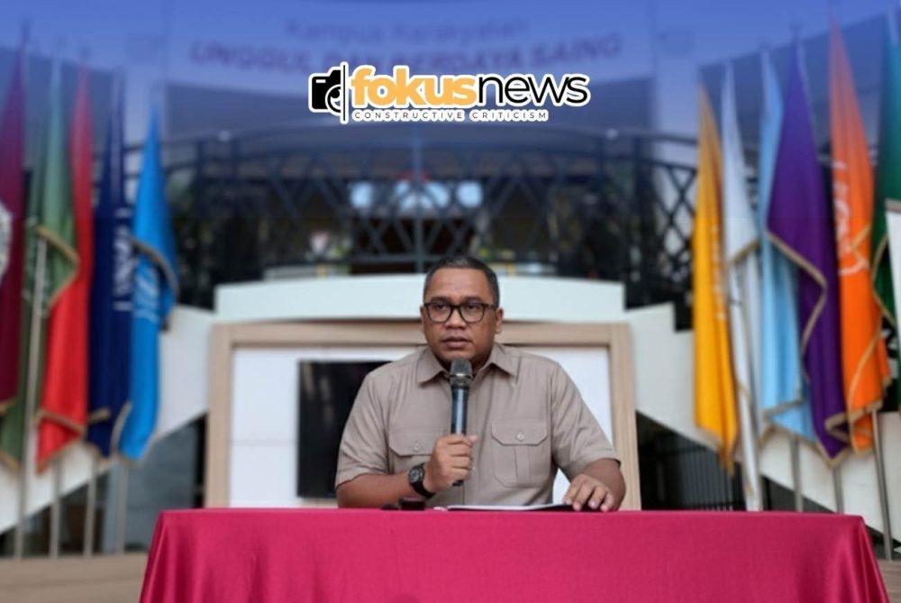 Rektor Eduart Wolok dalam Konferensi Pers, Selasa (23/9/25)
