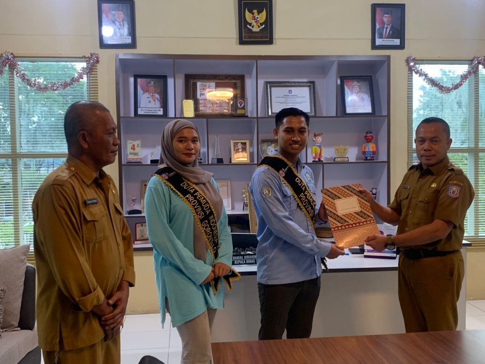 Kadispora Gorontalo, Danial Ibrahim Melepas 2 Duta Muda Untuk Ikuti PPAP 2025 di Bali dan Kalteng. Foto (Alkap/Fokusnews) (29/9/25)