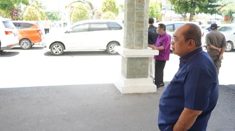 Wali Kota Gorontalo Adhan Dambea menarik mobil dinas milik sejumlah pejabat eselon III karena dinilai tidak tepat sasaran. Kamis (11/9/25)