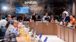 DPR Merespon Tuntutan Rakyat: Pangkas Tunjangan Anggota Dewan