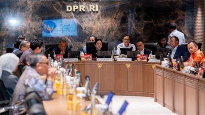 DPR Merespon Tuntutan Rakyat: Pangkas Tunjangan Anggota Dewan