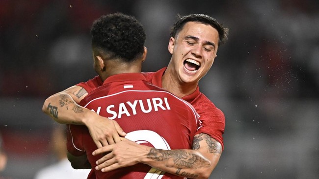 Eliano Peluk Sayuri. Foto (Istimewa)