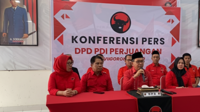 Pengurus DPD PDIP Provinsi Gorontalo saat menggelar konferensi pers terkait kasus Aleg Wahyudin Moridu. Foto/Fokusnews