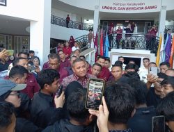 Koalisi Keluarga Korban Anti Kekerasan Gelar Aksi untuk Jeksen, Rektor Ambil Sikap