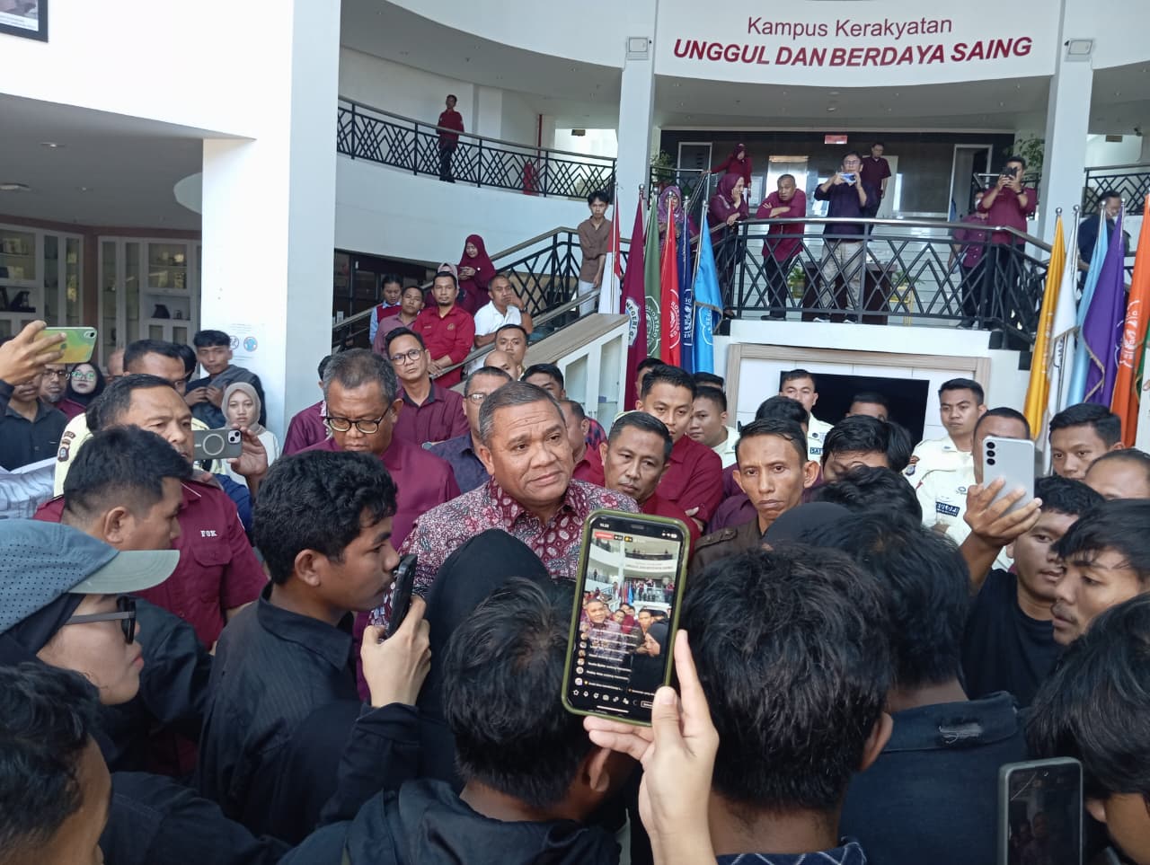 Koalisi Keluarga Korban Gelar Aksi Solidaritas untuk Jeksen di UNG. Foto : Redaksi Fokus News)