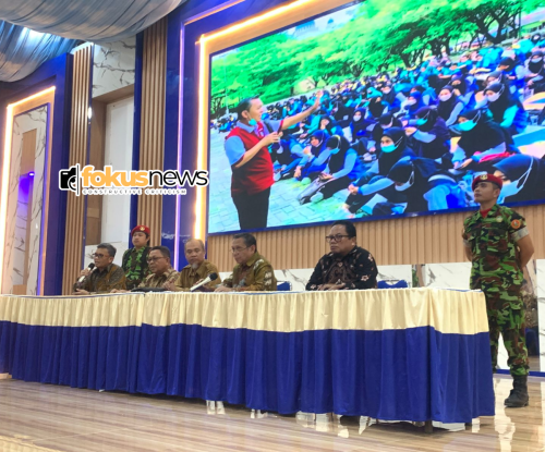 Konferensi Pers Rektor UMGo, Dokumen ( Risman Mahmud/ Fokusnews.co.id) Selasa (21/10/25).