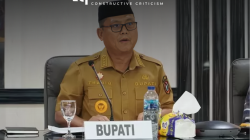 Bupati Gorontalo Utara, Thariq Modanggu saat pimpin rapat. Dokumen (Diskominfotik Gorut)